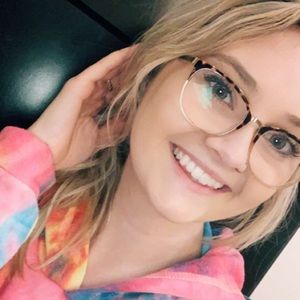 Meet your Posher, Eva